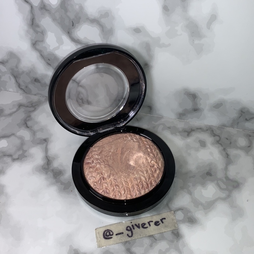 PERFECT TOPPING MAC MIneralized Skinfinish